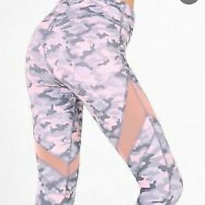 Fabletics Pink Camo capris. Size XL. Only worn twice. Great like new condition.